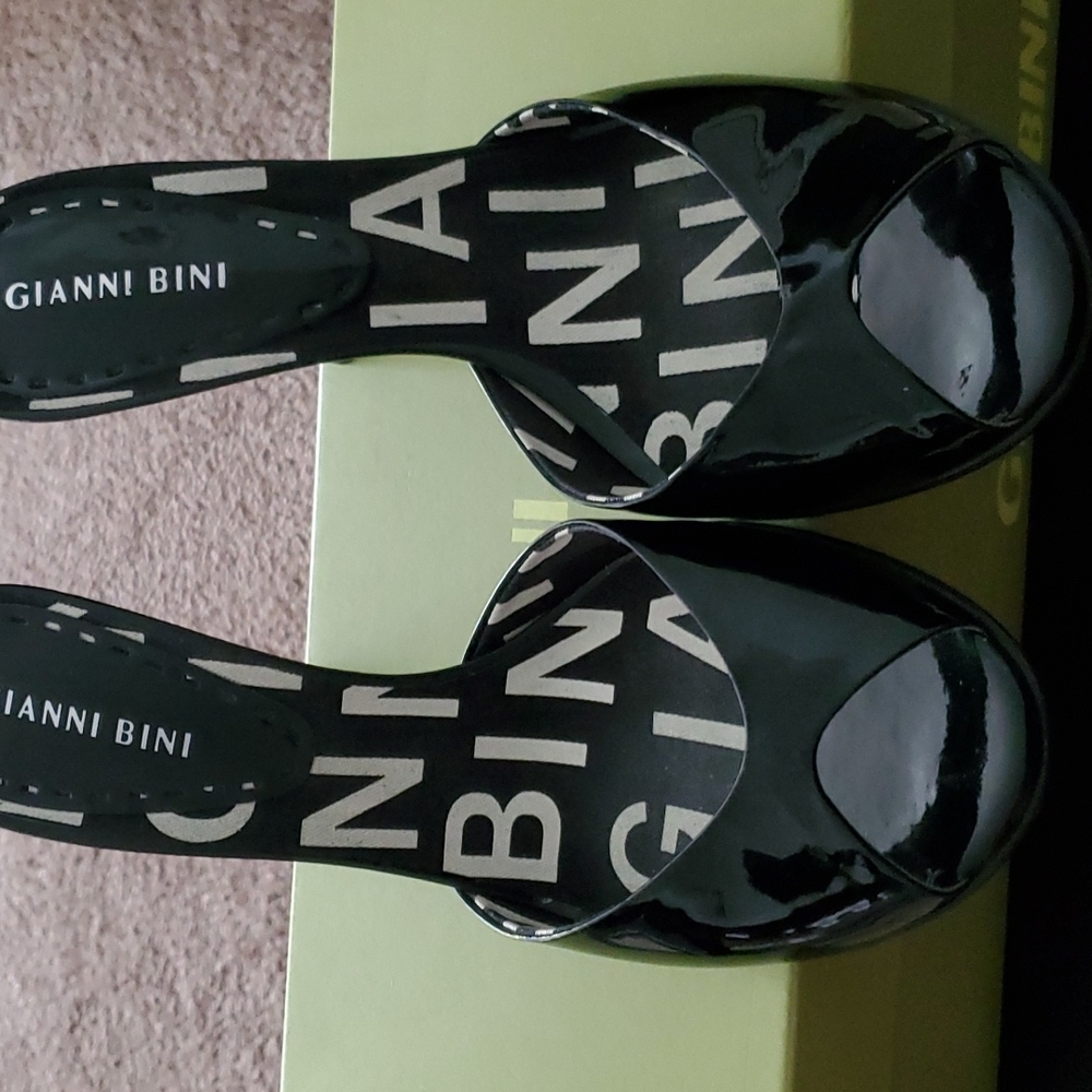 Gianni Black Patent Leather Mule - Picture 3 of 4